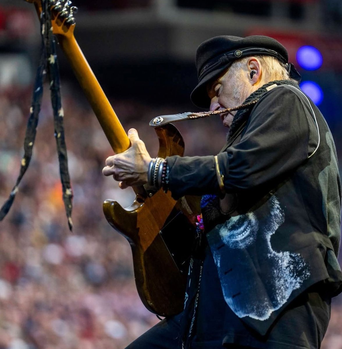 VLafora's tweet photo. @ABessai @springsteen @PaulApp0505 @TheGarden @Mosqueter4 @BDoltri @ToonTravels @tommymcc321 @Paulhaider74 @UnluckyDon @NJMusicFun2 @jkd1969 @BrianHayes757 @Emma48998116 @TucciKaren @shrewdkitty @NanaTeacher22 @clock1258 @StanislasPetit @Adventure_Art1 @Delmedkenobi Super shot Abder. Happy #SpringsteenSunday.
Come on ππβ! https://t.co/ONxJm5ClpA