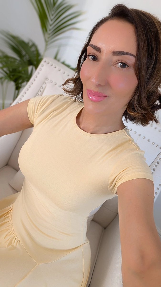 BawiPosts's tweet photo. Oh maaa gaaad the heatwave! happy long weekend dahlings! 😜 30°c this morning ice latte - ice cream - Aperol- repeat - I'm happy! Chelsea in bloom has been amazing this year! POV: your fave DJ just dropped a bomb! Have a fab Sunday &amp; enjoy the vlog! I'm off to tan &amp; lunch!😘☀️ https://t.co/RvOthLXmPc