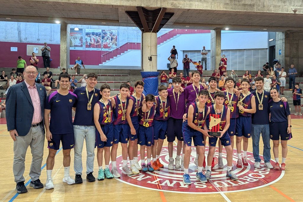 FCBQ's tweet photo. 🏆 El @FCBbasket es proclama CAMPIÓ de Catalunya Infantil Masculí Interterritorial a #Sabadell en derrotar el @flleidabase (63-81). Triomf del @CESantNicolau que s'emporta el 3r lloc superant el @cbmorell (69-73). Enhorabona!

📊 https://t.co/dHXaLhhJg8
➡️ https://t.co/efxOoDfneF https://t.co/Rk0AVw50dH