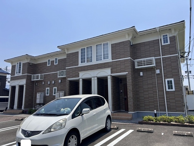 kobayashi_trust's tweet photo. 【大発見】唐津で「広さ」も「安さ」も「快適さ」も妥協したくない人、ちょっとこれ見てください👀✨

「一人暮らしでも部屋を分けて広々使いたい」 「初めての二人暮らし、家賃は抑えつつ設備はしっかりした所に住みたい」 そんなワガママ、この物件なら余裕で叶います。なんと、設備充実の2DKで家賃4万円台前半！正直、このコスパは反則級です🚨

今回のイチオシ：『クレメント大江』

🛋️ 1. 「45.72㎡・2DK」で使い方は無限大！ 洋室5.5帖、洋室6.2帖、DK6.4帖というゆとりの間取り。寝室と趣味の部屋、仕事部屋などしっかり分けられるから、メリハリのある生活が送れます！一人で贅沢に使うも良し、二人暮らしのスタートにもぴったり。今の「物にあふれた1K」からアップグレードしませんか？📦➡️✨

💻 2. ネット無料で、水回り設備が「本気」すぎる なんと【インターネット使用料無料】！毎月の通信費がまるっと浮くのはデカいですよね💸 さらに、追焚機能、浴室乾燥機、シャンプードレッサー、温水洗浄便座に24時間換気システムまで…。毎日の暮らしのQOLを底上げする設備がフルコンボで揃ってます🛁✨

💰 3. コスパ最強！敷金ゼロで初期費用もスッキリ 浜崎駅から徒歩15分、自転車ならあっという間の距離感🚲 これだけ広くて設備も充実しているのに、家賃は驚きの【4.3万円】（管理費2,100円）！さらに敷金・保証金はゼロ円なので、お引越しにかかる負担もグッと抑えられます。浮いたお金で新しい家具、買えちゃいますね🛋️🎁

🏠 物件の推しポイントまとめ
所在地：唐津市浜玉町大江（浜崎駅 徒歩15分）
間取り：2DK（45.72㎡）
設備：ネット無料、追焚、浴室乾燥機、モニター付インターホン完備！
特典：敷金・保証金ゼロ！初期費用を抑えてスマートに新生活スタート✨

毎日過ごす家だからこそ、広さと快適さにはこだわりたいですよね。 もし「今の家賃と変わらないのに、こんなに広くなるの？」と思ったなら、それはお引っ越しのベストタイミングかもしれません😌🍀
間取り図を見ながら「ここにソファを置いて…」と妄想が膨らんだ方は、ぜひ一度、実際の部屋の空気感を感じに来てください！ 「Xで浜玉の2DK見た！」とDMや公式HPで教えていただければ、小林トラスト不動産のスタッフがワクワクするお部屋探しを全力でサポートします🤝✨
#唐津 #お部屋探し #二人暮らし #一人暮らし #コスパ最強 #佐賀移住 #浜崎駅 #ネット無料 #2DK #小林トラスト不動産

https://t.co/YAP1fmQXzP