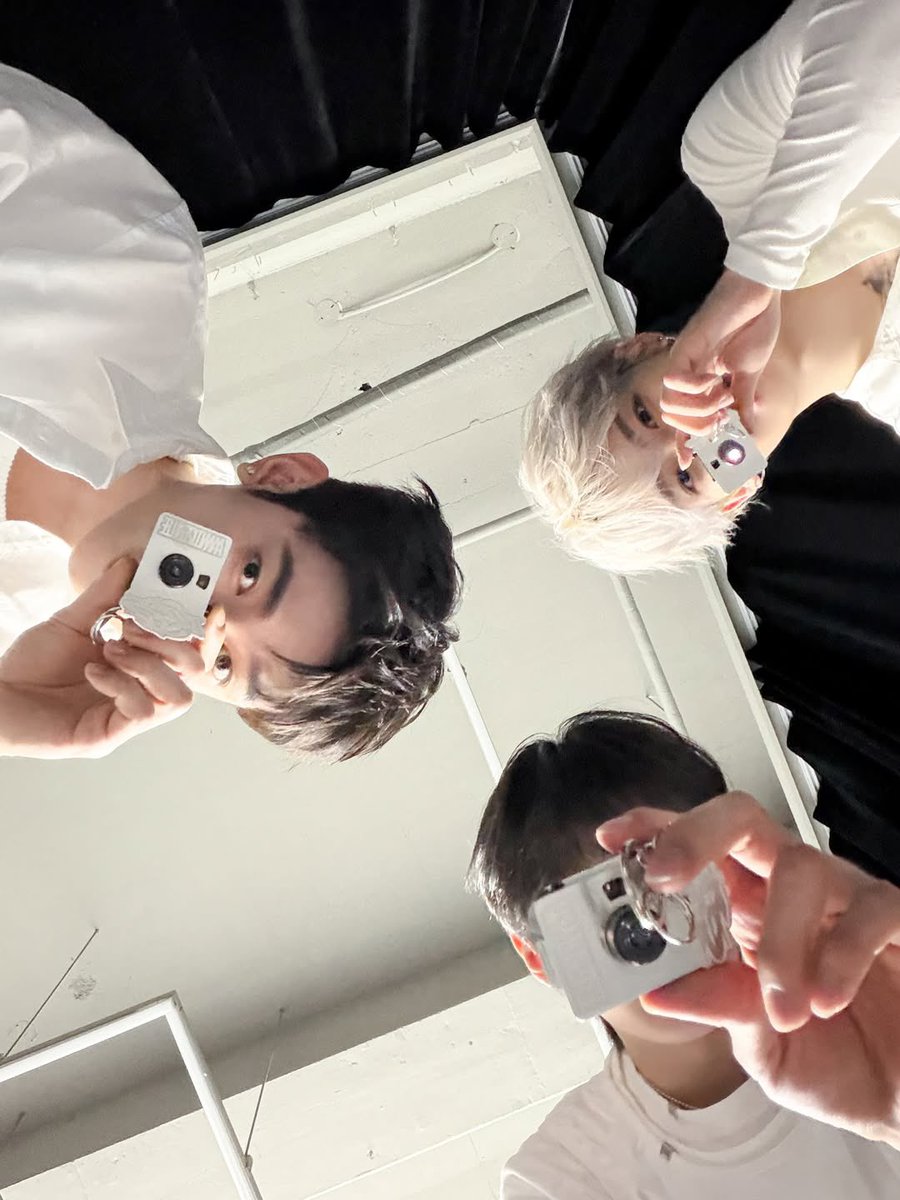 루니 tweet media
