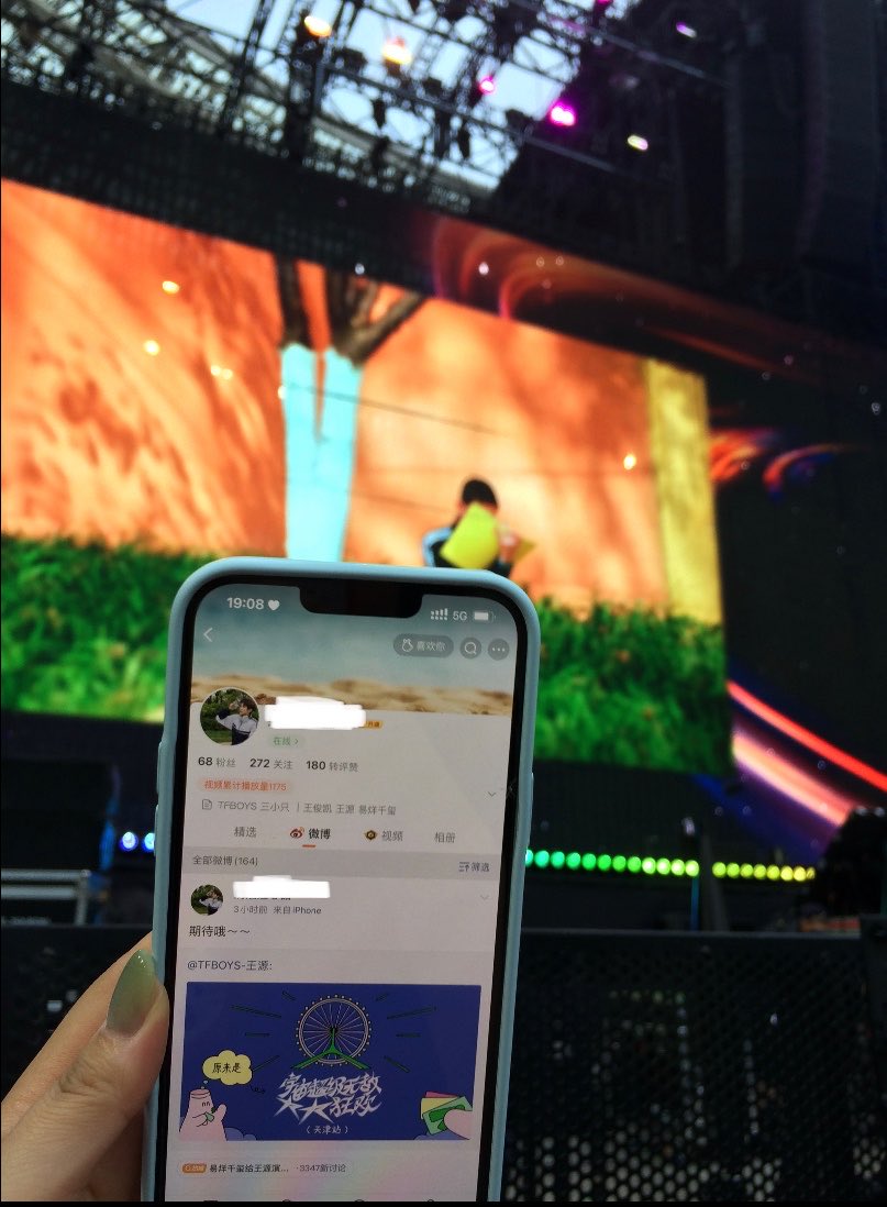 minyutfKy's tweet photo. ฝากแม่จีนที่อยุ่แถวหน้าเวที เช็คอิน ID อีกหนึ่งกรุบบบ ขอบคุณมากเจ้😭💚💚 https://t.co/PujJ805xe2