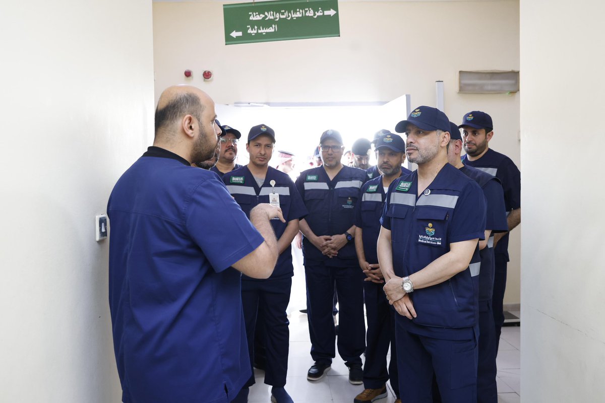 moimsgovsa's tweet photo. 📷| المشرف العام على #الخدمات_الطبية بوزارة الداخلية يقف ميدانيًا على جهود المنظومة الصحية بالخدمات الطبية خلال موسم الحج.

#حياكم_الله https://t.co/7D1xHG3WoN