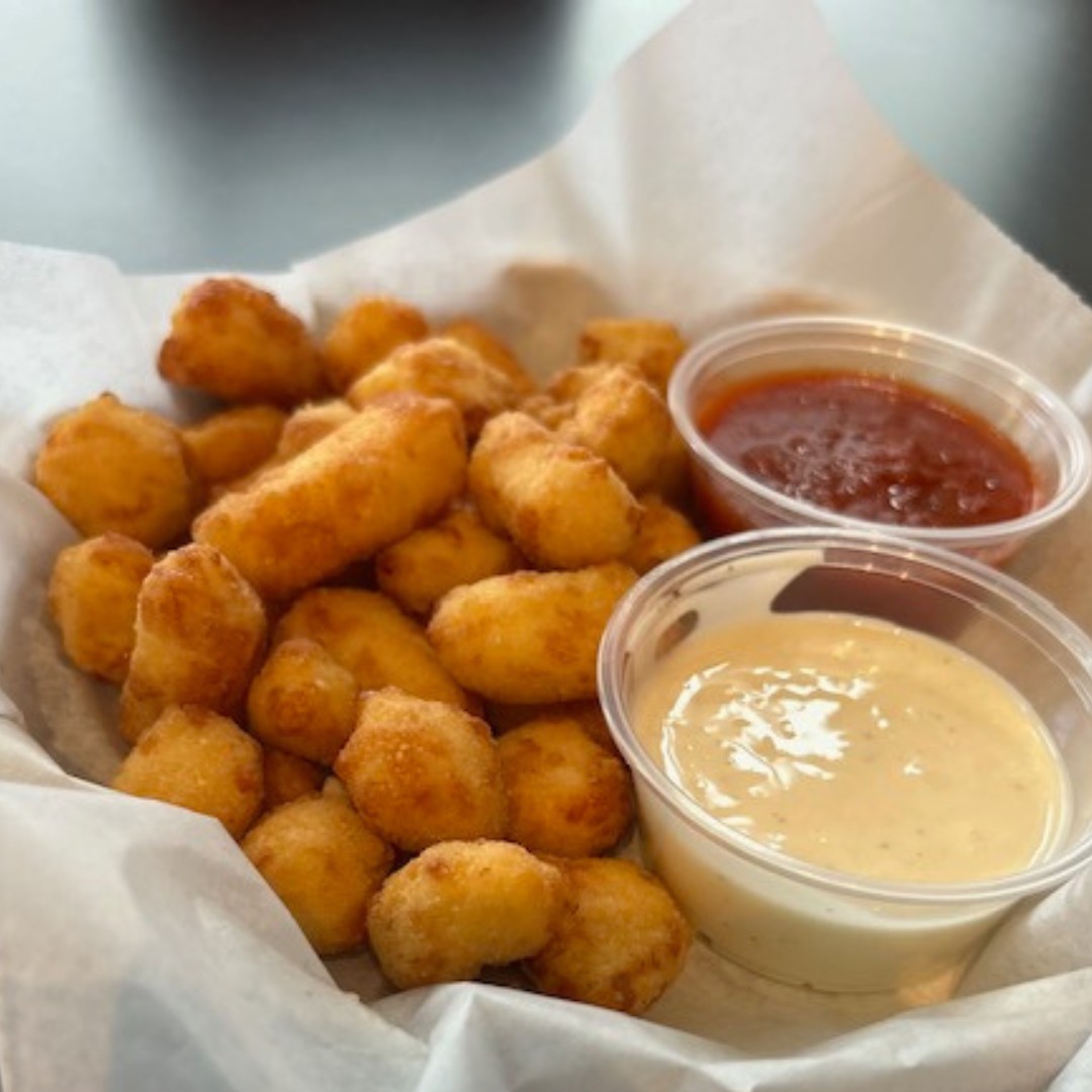 hamiltons_pub's tweet photo. Cheese curds anyone?😋 Another Sunday Funday means Buy 1 Appetizer, Get 2nd for 1/2 Price! 
(excludes steak and shrimp for the discounted app) 
#hamiltonslemont #welovelemont https://t.co/LRyZvXdEBT