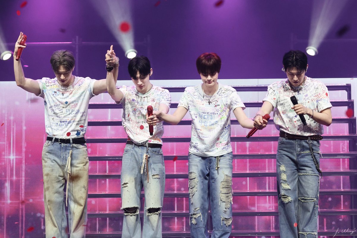 _forwoong_'s tweet photo. Our story is endless.

#AB6IX #에이비식스
#전웅 #JEONWOONG
#김동현 #KIMDONGHYUN
#박우진 #PARKWOOJIN
#이대휘 #LEEDAEHWI
#6IX_TO_SEVEN https://t.co/eCDbqFHBoT