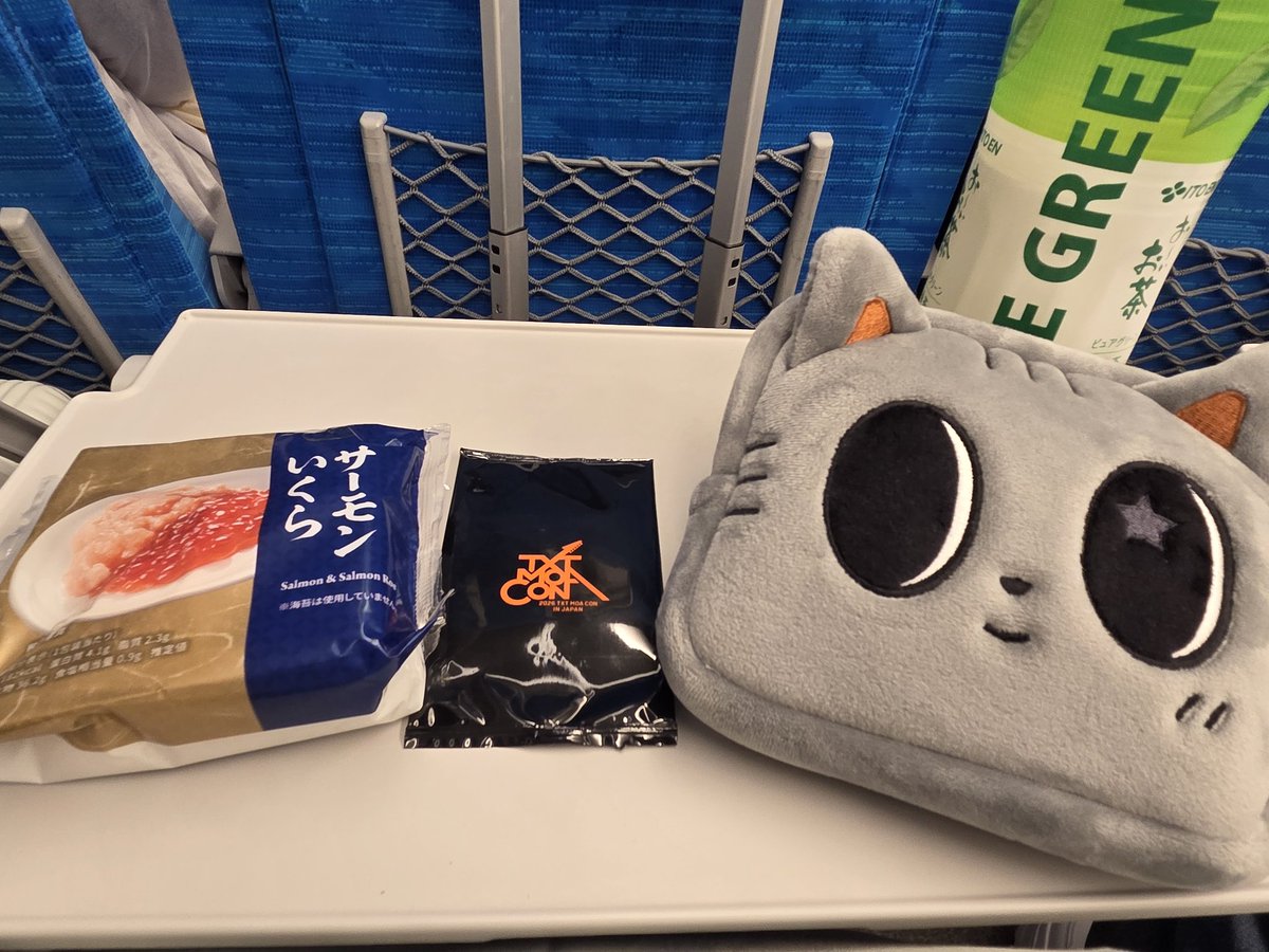 rina12426's tweet photo. 2日間楽しすぎたあああ😭
ポプアで買うより会場で買った方が現地で交換しやすいかと思ってフォトカ買ったのに開封せずに過ごしてたの笑う
交換とはw朝の意気込みはいずこ？😇

メンシプもテヒョン2にするかウプズにするかで激迷いしてそのまま連れて帰ってきたよねー😇(ただのばか) https://t.co/qQAAFBe0tW