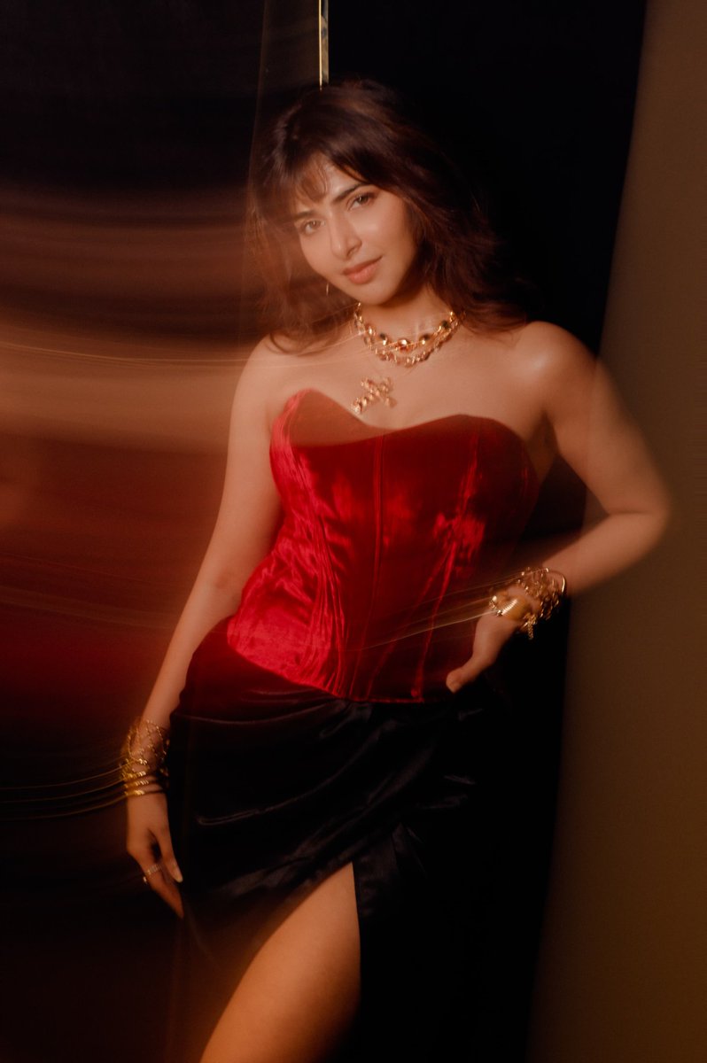 proyuvraaj's tweet photo. Red elegance with timeless charm ❤
@Ishmenon absolutely mesmerizing in every frame ✨ https://t.co/SPxDmwNkPz