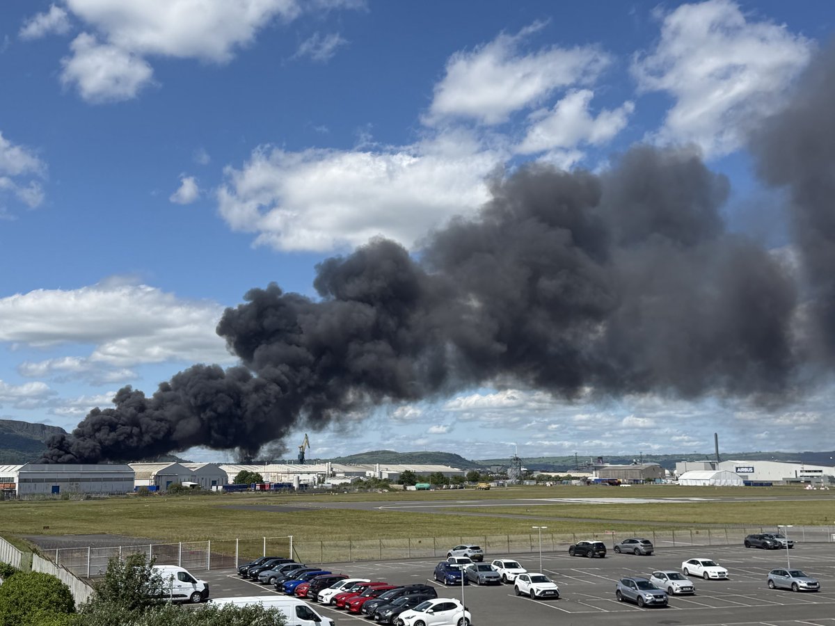 drwilldonaldson's tweet photo. Big fire in the docks area #Belfast https://t.co/lVUSbhe3kI