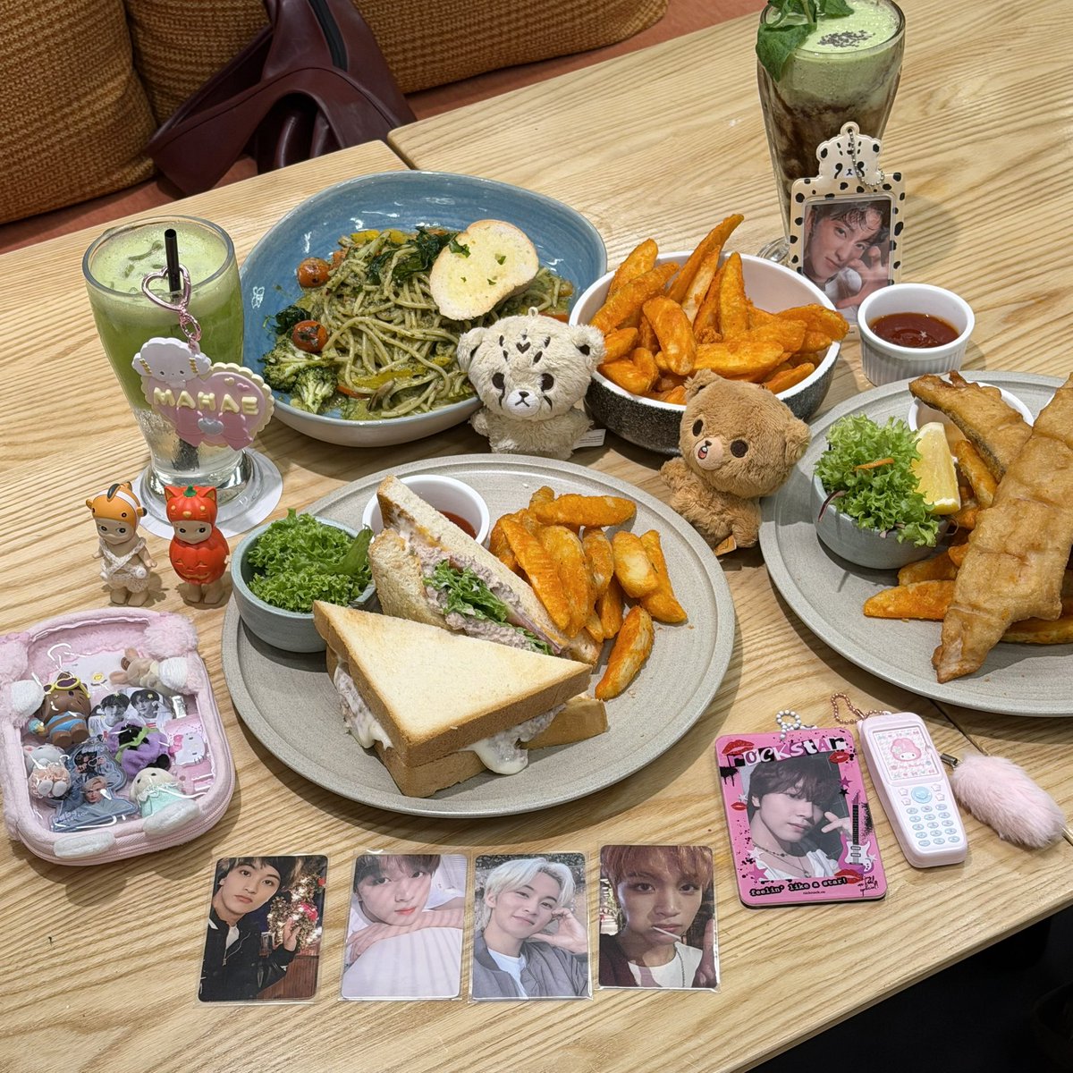 honeywindeu's tweet photo. good food &amp; just yapping mark haechan—i think my may just got better⛅️🍝🥪🧃

tq for y’day ily guys sm @iwaizumiarms @suwunsets (✿◠‿◠) https://t.co/IQ6VxyJnd3