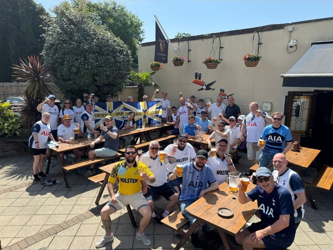 Svucka's tweet photo. Pre match beers ☀️🍻#COYS #CantSmileWithoutYou https://t.co/TIIDq5UdS5
