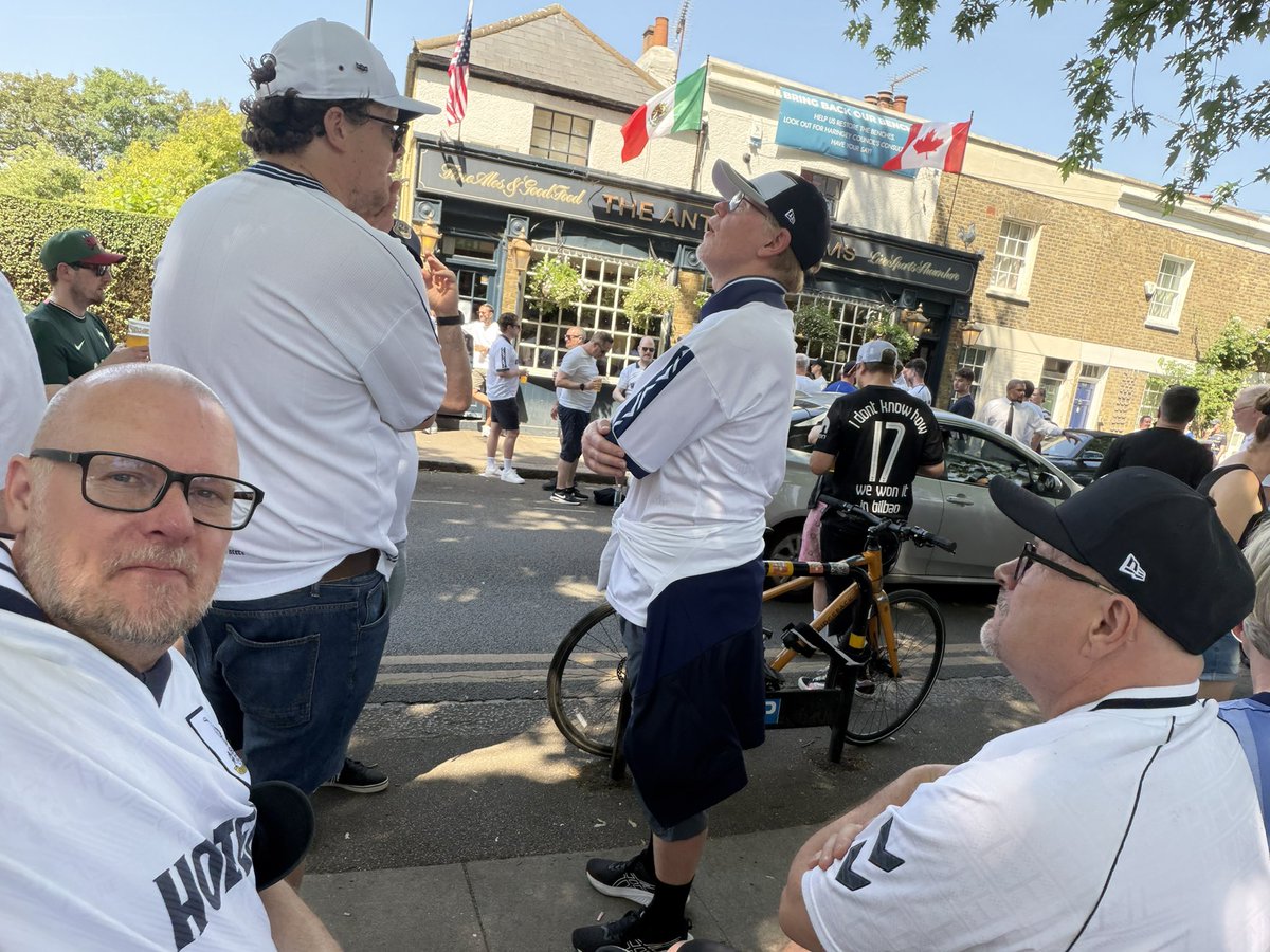 Svucka's tweet photo. Pre match beers ☀️🍻#COYS #CantSmileWithoutYou https://t.co/TIIDq5UdS5