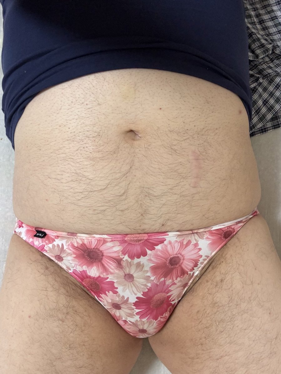 DbMetabo's tweet photo. 今の気持ち

* 髪の毛を全部剃ってしまいたい
* うすいピンクや花柄のタイトなビキニ
　ブリーフがほしい
* マスターベーションしたい(でも硬さを
   維持できないので、今夜もだめかな) https://t.co/vjkzWh9dj3
