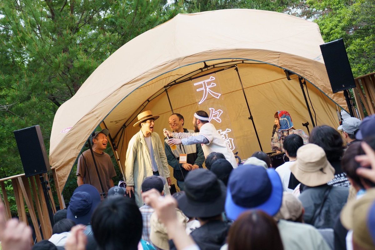 bachoBASS's tweet photo. 今週は森の中で演奏した次の日に
イオンの駐車場で演奏しました。
友達と再会したり、観てみたかったバンド見て感動したり。
hoshiotoありがとう。
潮騒ロックありがとう。
2枚目@knownasmemories https://t.co/wAjKzx7pxl