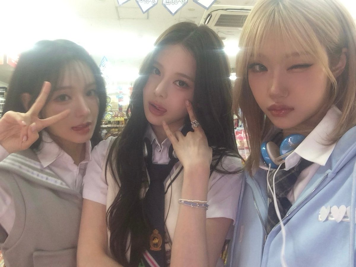 syusarang's tweet photo. 엇 뽀뽀! 😽💗 https://t.co/RmftuQUJUP