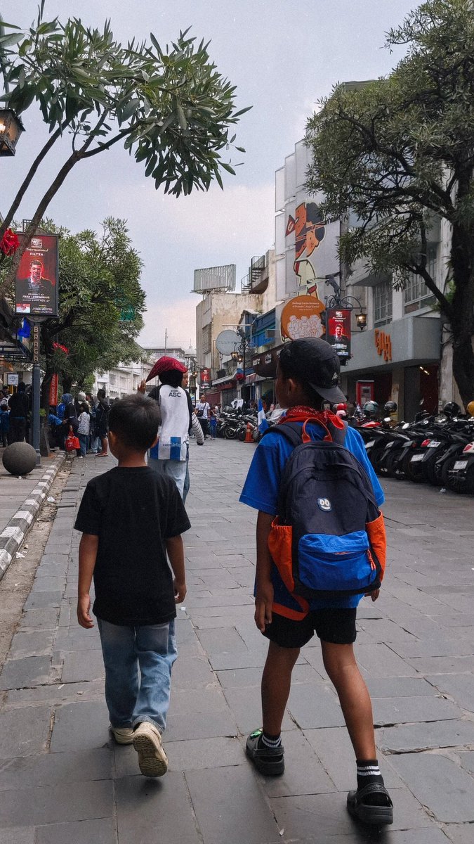irpnhbb's tweet photo. @simamaung Ti weungi keneh tos ngajak konvoi, gugahna subuh langsung aribak. Pas konvoi narundutan duanana 😩 https://t.co/HofKyiLxeM