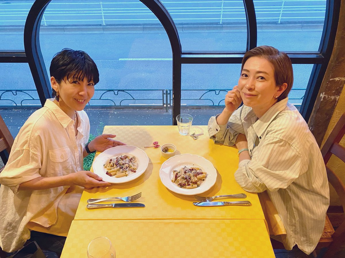 KobayashiKaori_'s tweet photo. 同姓同名のドラマー、小林香織さんに会えました🥰香織さんも15年前に癌を経験され、私が癌を公表した時すぐに電話をくださり、辛い気持ちをたくさん受け止めてくださいました😭小麦を絶っている私にグルテンフリーのパスタを提供してくださったトラットリアペルバッコさんのお料理も最高でした🥹 https://t.co/QqhFOKu4ls