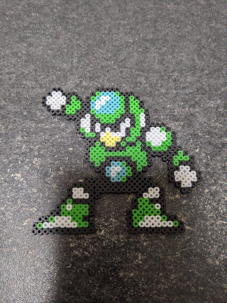 Shingu629's tweet photo. 『#ロックマン5』より
クリスタルマンです。
5はスターマンとチャージマンを作って止まっていたので久々に。
ロックマンシリーズはやっぱりいいですね✨作り甲斐があります。
#アイロンビーズ　#レトロゲーム
#ファミコン　#カプコン https://t.co/zVp53pkQWg