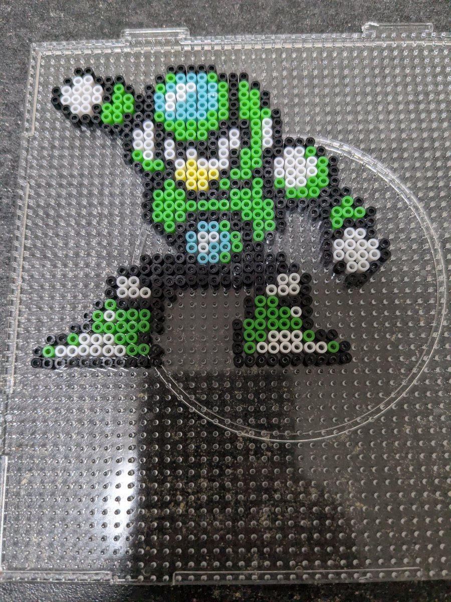 Shingu629's tweet photo. 『#ロックマン5』より
クリスタルマンです。
5はスターマンとチャージマンを作って止まっていたので久々に。
ロックマンシリーズはやっぱりいいですね✨作り甲斐があります。
#アイロンビーズ　#レトロゲーム
#ファミコン　#カプコン https://t.co/zVp53pkQWg