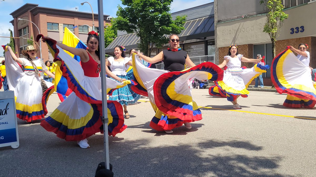 Paradeguy's tweet photo. The @HyackFestival international parade. A world class Parade on a super nice day. Thank you for an amazing show.

@BusinessAreasBC @NewWestPD @NWMuseumArchive @newwestrec @New_Westminster @NewWestTimes https://t.co/CLSP7XYEd0