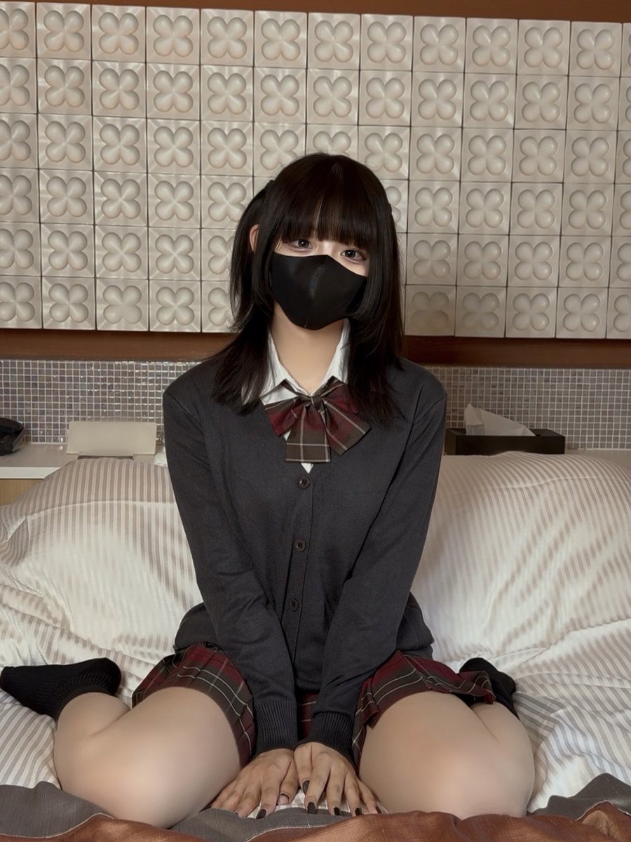 HARU_kuronuri's tweet photo. 制服を着た美少女の成れの果て https://t.co/GsfS1U9uBp