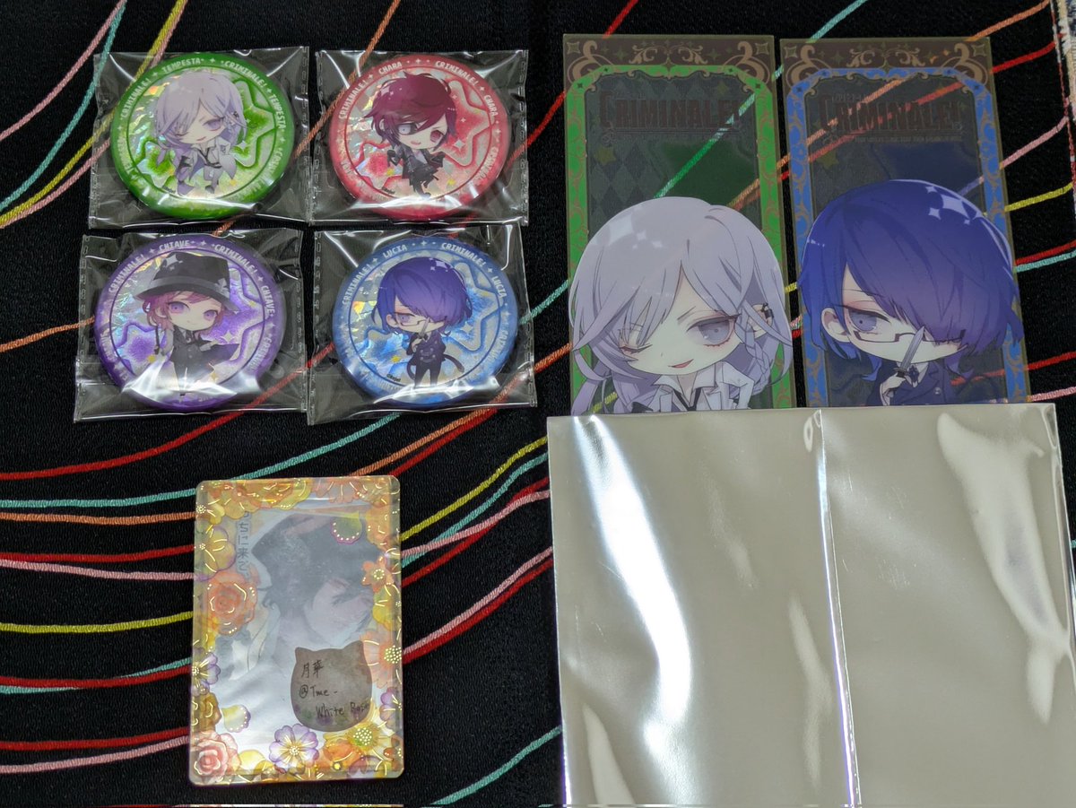 Tme_WhiteRose's tweet photo. クリミナーレ　ホロ缶　チケット風クリカ　クリカ　メセ缶【交換】
譲🍀テンペスタ、ルチア、キアーヴェ、カラ
求🌹ネロ

初期傷等あるかもしれません
気になる方はご遠慮ください
ホロ缶、クリカ、メセ缶は銀袋無しで
チケット風クリカは銀袋に戻して梱包させていただきます https://t.co/8YFAmYOsuc