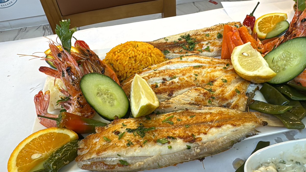 mb_baraka's tweet photo. À Agadir , ville de pêcheurs , on mange très bien !
J’invite tous les congolais à venir à Agadir passer des vacances inoubliables.
Vous allez revenir belles et beaux au Congo mibale 😂🤣🤣. https://t.co/Au9gI4fL2T
