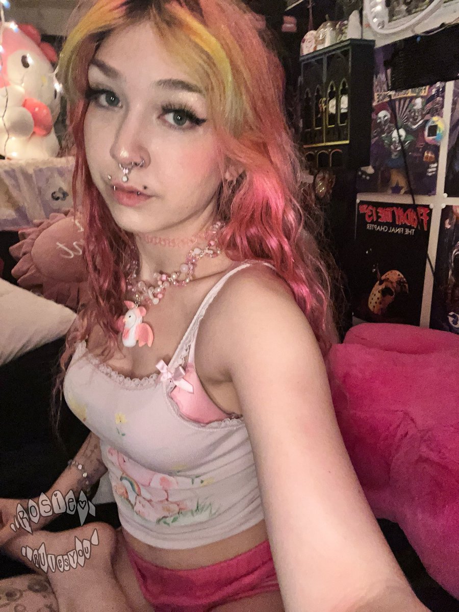Rosie Rules You🦇🍓 tweet media
