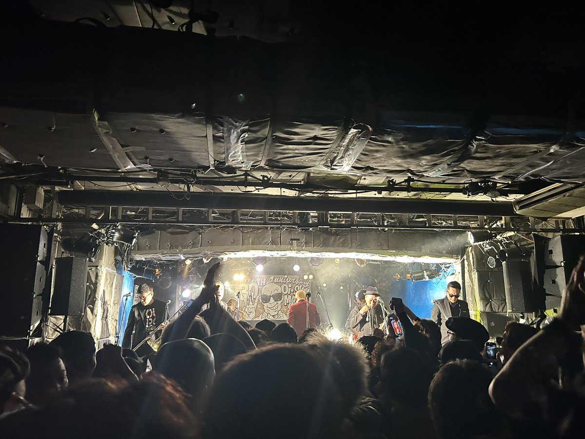 knot_69's tweet photo. オイスカ30thの新宿loft、
前飲みしてフリーライブ見てまた飲み行ってからライブ、
途中から疲れてただただ飲んでる人になってたけど10年前もそんな感じだった記憶が、、
なもんで変わらない友人達との今日一日がずっと楽しかった。
帰りに夜ごはんしてから宅飲みプロレス観戦。
#oiskallmates https://t.co/ImRPslYE0l