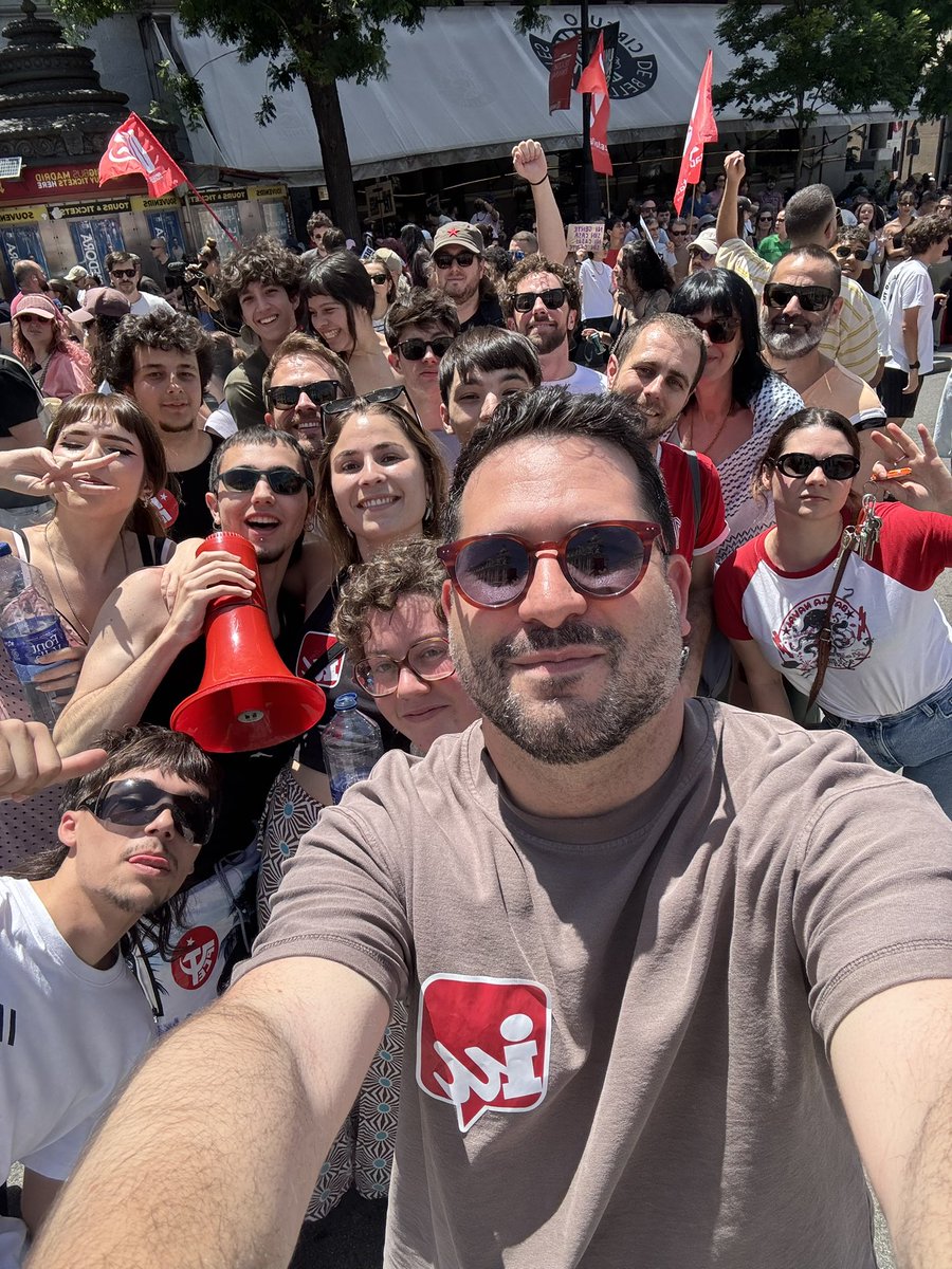 danijimenezvaq's tweet photo. Lo de hoy en Madrid ha sido espectacular.

No hay hueco para a resignación. La vivienda es un derecho y vamos a defenderlo frente al mercado y la ley de la selva del PP. https://t.co/UlG453iecL