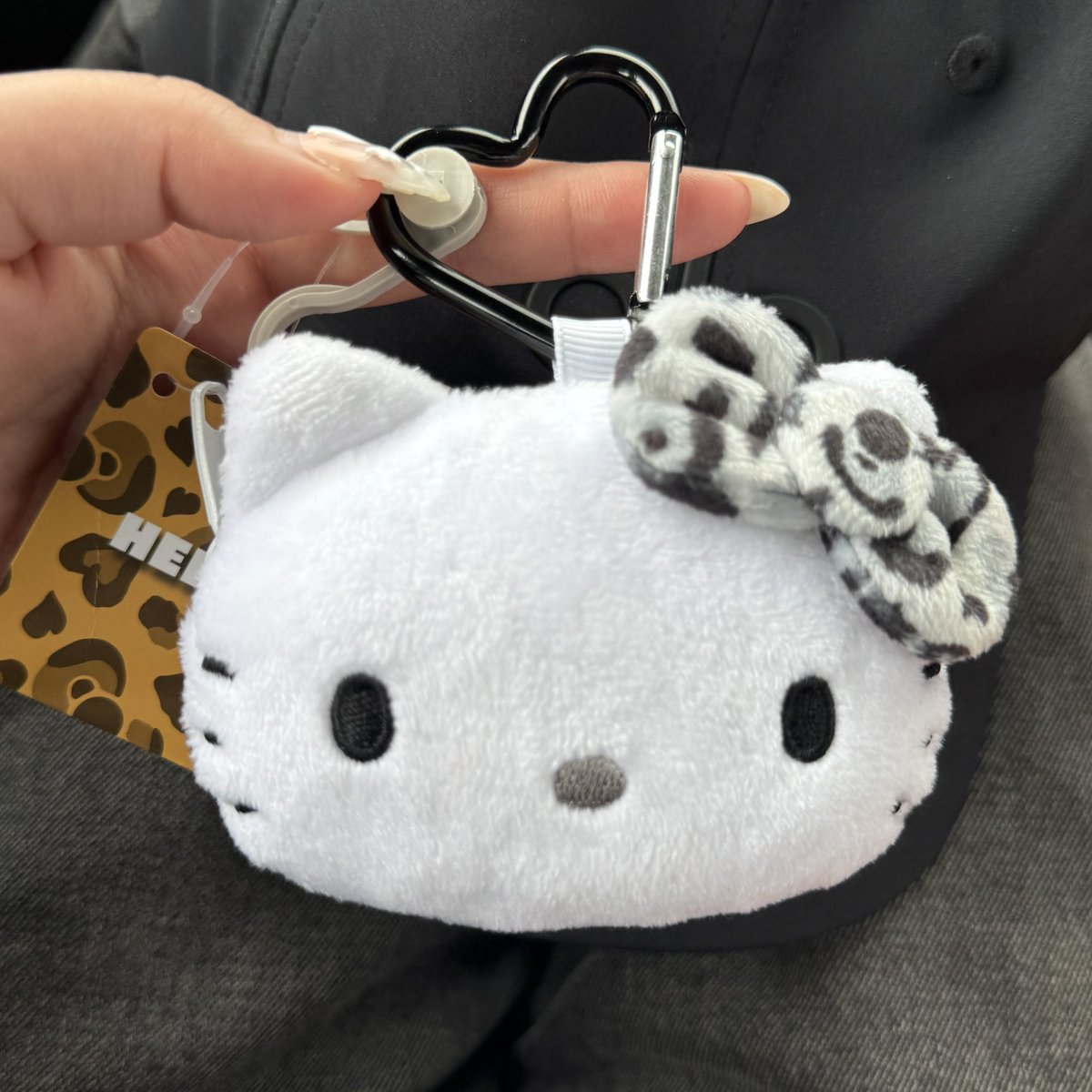 reypyonn's tweet photo. ヒスンありがとう🫳🏻🫳🏻🫳🏻🖤🖤🖤🎁 https://t.co/yMaEZNXIut