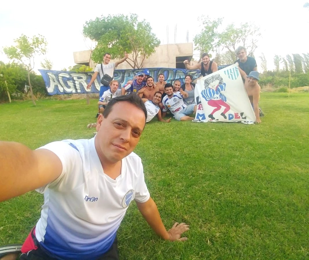 hernanalanizGC's tweet photo. Esta red social te encantaba; acá "peleabas", eras DT, dirigente, te divertías hablando de los otros y nos regalabas tu creatividad.

Estoy ansioso por ir está tarde al Gambarte y encontrarte en cada rincón de lo que es y será siempre tu  CASA. 

Gracias Rolo, de corazón. https://t.co/MZ6DgHtWXD