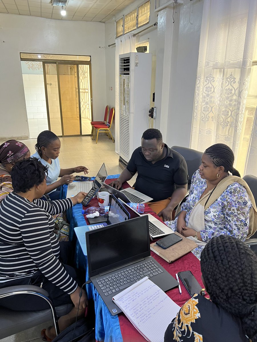 laurent_munda's tweet photo. Jour 3 #L'atelier_du_PNSA franchit une étape clé ! 
Fin des phases préliminaires, place à l'action : Nos équipes entament officiellement la conception des contenus éducatifs destinés aux adolescents et jeunes, en développant les premières thématiques clés.
 @_AfricanUnion https://t.co/T1Wp2mGVcE