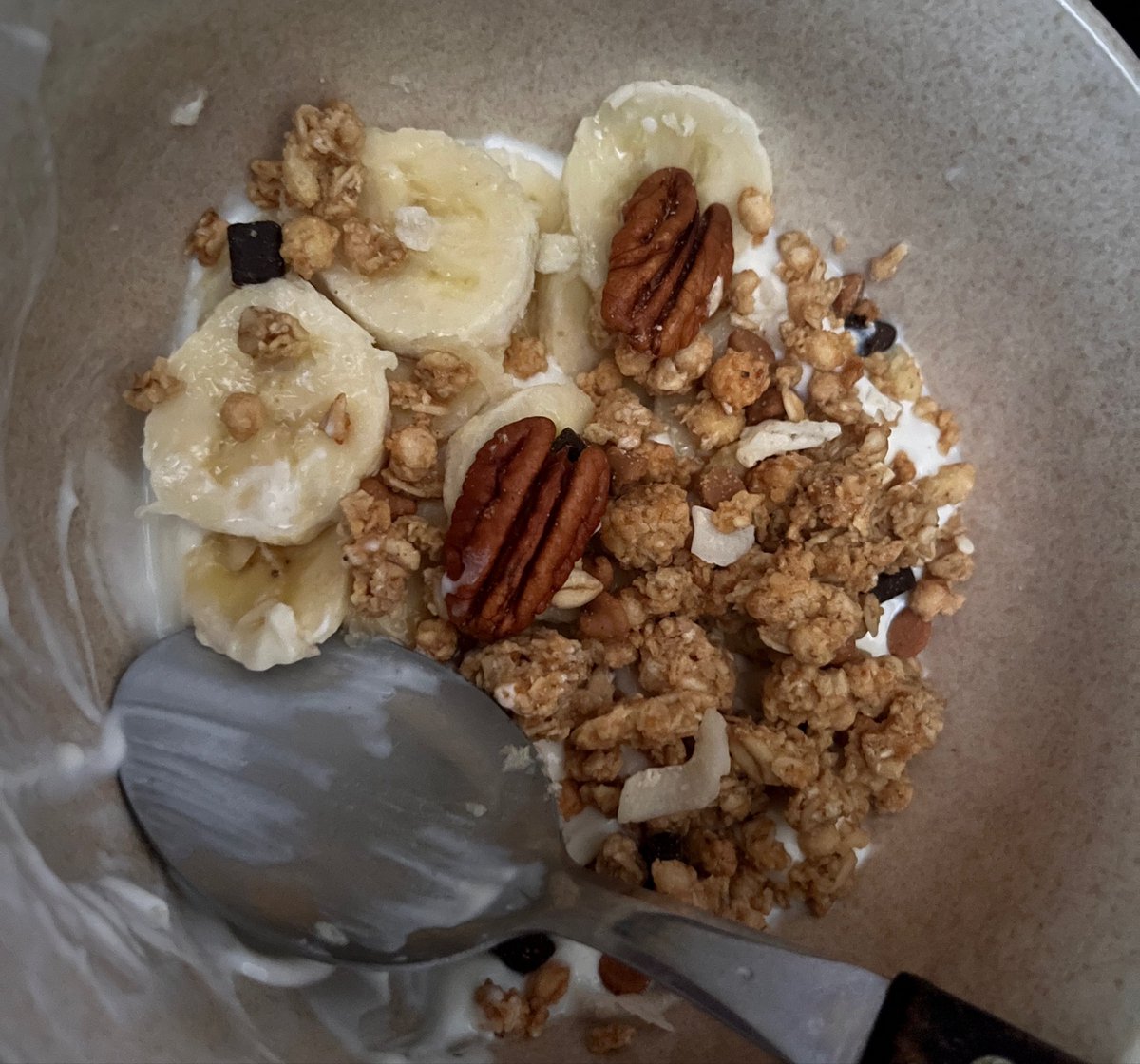 avampiprincess's tweet photo. Está granola y está hora me traen tantos recuerdo, en mi época de best Ana arh k decía https://t.co/rdUSs47XiK