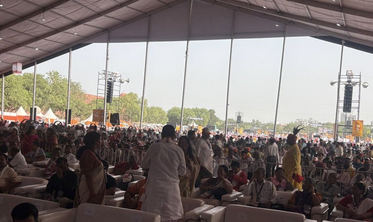 KumarDevendraP1's tweet photo. धरती आबा बिरसा मुंडा जी की 150वीं जयंती पर लाल किला, दिल्ली में 'जनजाति सांस्कृतिक समागम' में सम्मिलित हुआ। 

जनजाति सुरक्षा मंच एवं जनजाति जागृति समिति को भव्य आयोजन हेतु बधाई। माननीय गृहमंत्री श्री @AmitShah जी की उपस्थिति में यह सांस्कृतिक महाकुंभ गौरव का क्षण रहा।

समस्त देशवासियों को बधाई। धरती आबा को नमन।
#BirsaMunda150 #JanjatiSanskritikSamagam