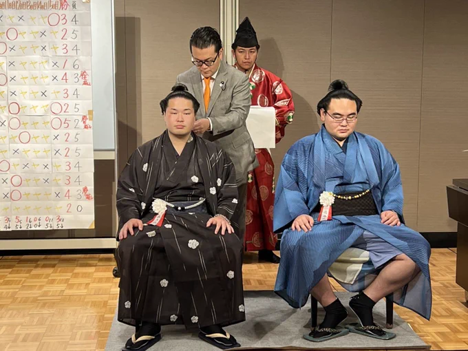 本日は大田区池上にある相撲部屋、尾上部屋様の千秋楽パーティーに参加。 断髪式では引退する2名の力士の方の大銀杏に鋏を入れさせて頂きました。貴重な機会に参加できたことを光栄に思います。 日本の国技でもある相撲を東京都からも応援していきたいですね。