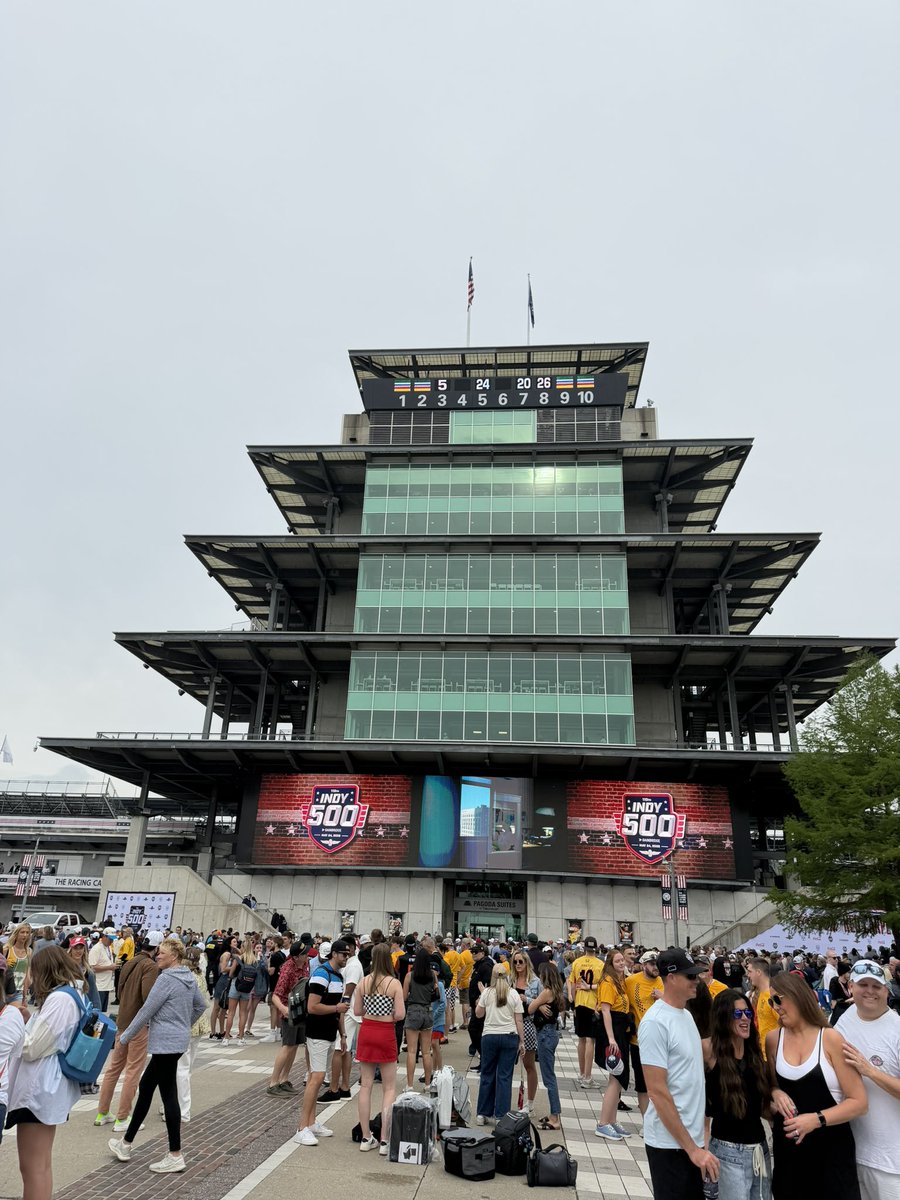 MaxGSports's tweet photo. I’m super excited for my 10th #indy500! It’s another sold out 500, and there’s already a big crowd here. Should be a fun race! https://t.co/AC0Ey5Kriz
