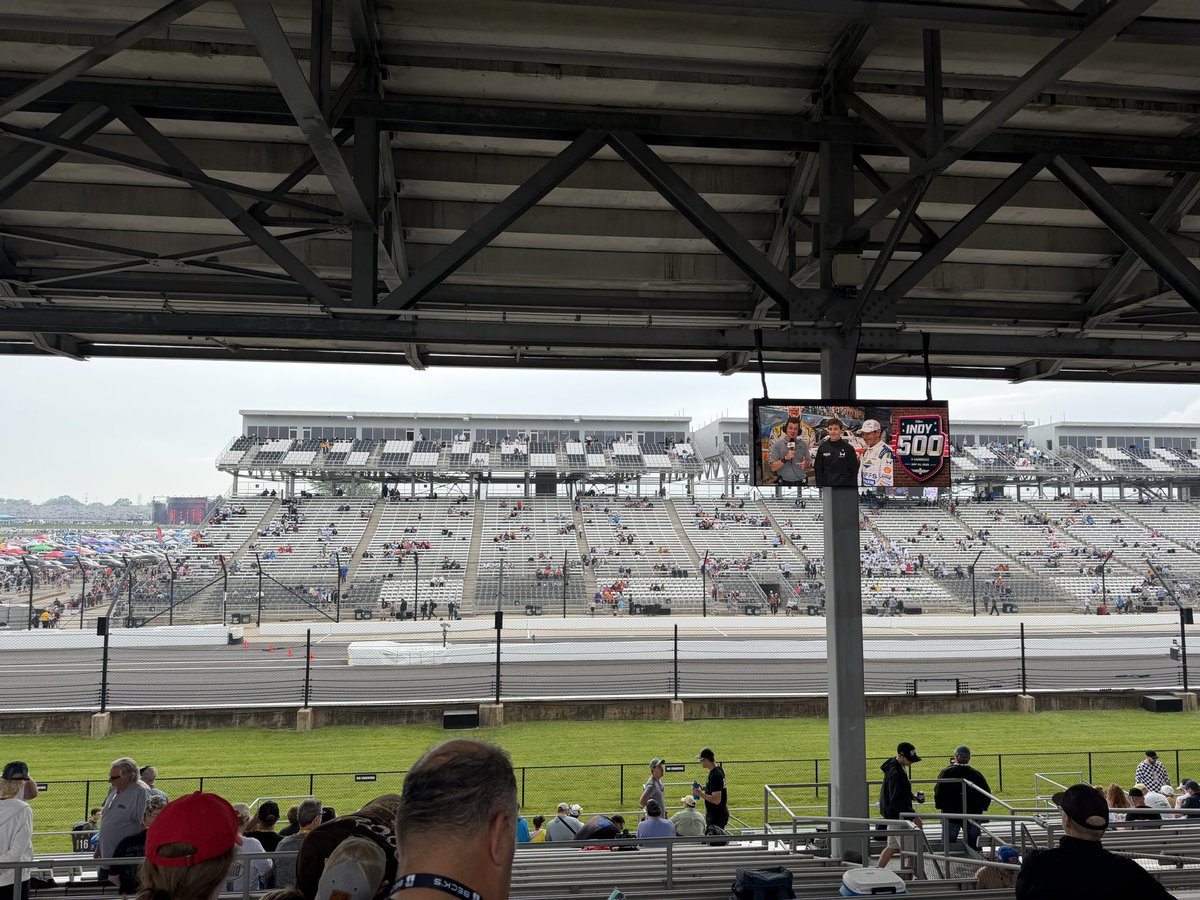 MaxGSports's tweet photo. I’m super excited for my 10th #indy500! It’s another sold out 500, and there’s already a big crowd here. Should be a fun race! https://t.co/AC0Ey5Kriz