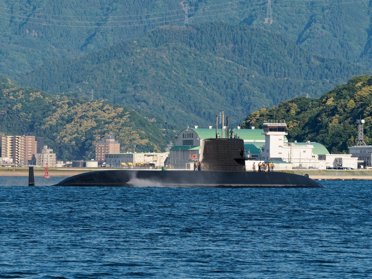 geimley's tweet photo. 先週見た潜水艦を。
出港すると思ってお見送りをしていたら、蛇島を超えたところで回頭していきましたw
#舞鶴はいいぞ https://t.co/NdgnebKWen