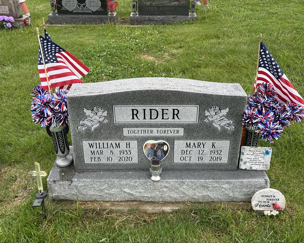 CoachRider3's tweet photo. Happy Memorial Day Weekend! Thanks to all those who sacrificed for our freedoms.  Thanks to all who served and continue to serve our great nation! God Bless America!🇺🇸 https://t.co/UpoItlj6eH