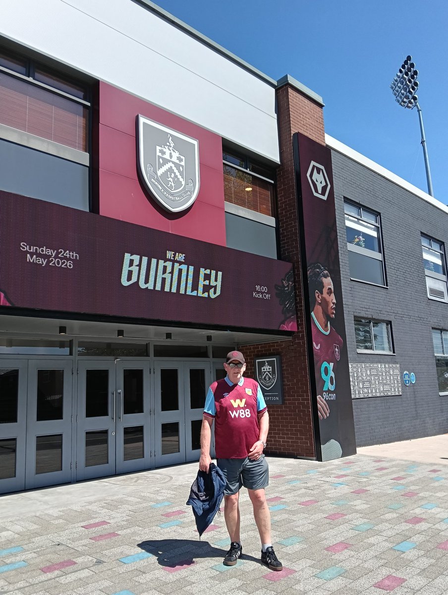 Paphospopsio's tweet photo. Last visit this season. Burnley in the 🌞 with @xevanreid https://t.co/kIeOhIiAOL