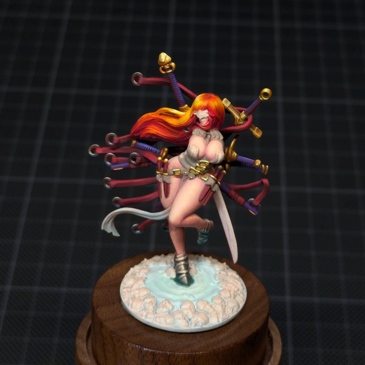 Naofrost_mini's tweet photo. Working on the bundle of swords and ribbons for the White Speaker. https://t.co/MhFOVyegp6