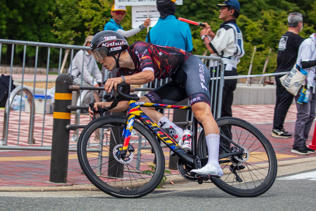 yo_kohei's tweet photo. Tour of Japan Stage1 堺
32位
初日は2.６キロのITT。
ライン分からなくて蛇行しまくってた気がする😂
明日から本格的なロードレース🔥 https://t.co/RGvnPX4Qzd