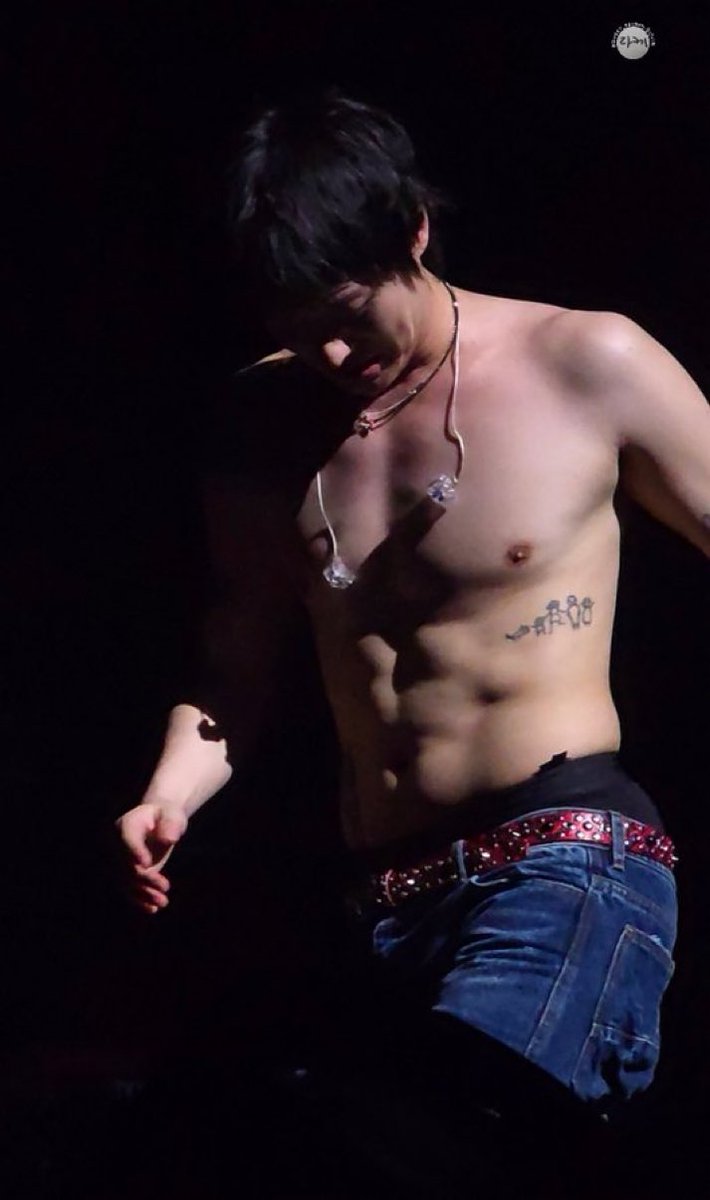 luizy_19's tweet photo. นี่คือหุ่นคนที่ถ่ายหน้ากระจกนุ่มนิ่มวันนั้นหรอ!!! https://t.co/V7fjyoRJJ0