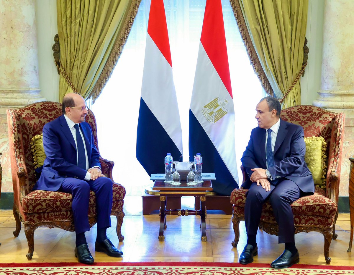 Yemen_PM's tweet photo. #القاهرة | عقدت في العاصمة المصرية القاهرة، اليوم الأحد، أعمال الدورة التاسعة للحوار الاستراتيجي اليمني-المصري، برئاسة دولة رئيس #مجلس_الوزراء وزير الخارجية وشؤون المغتربين الدكتور شائع الزنداني @Shaya_Zindani ، ووزير الخارجية والهجرة وشؤون المصريين بالخارج بجمهورية #مصر العربية الدكتور بدر عبدالعاطي. 🇾🇪 🤝 🇪🇬