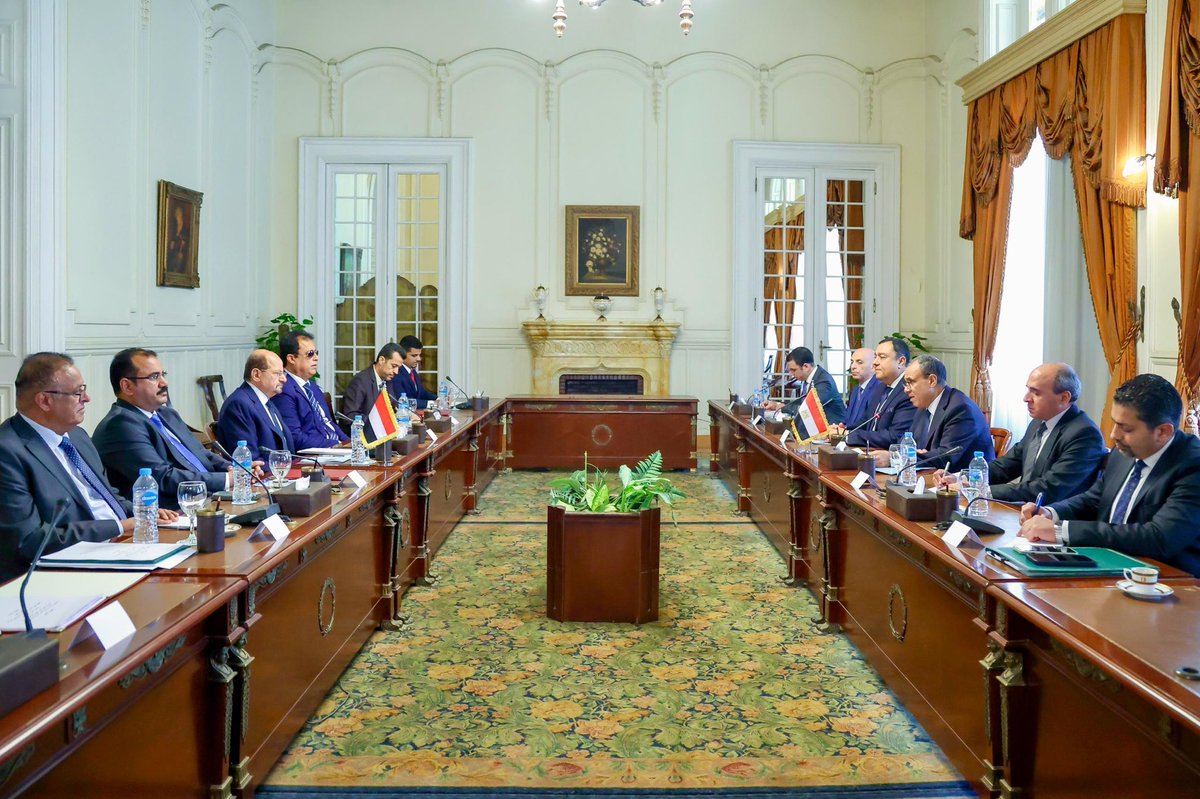 Yemen_PM's tweet photo. #القاهرة | عقدت في العاصمة المصرية القاهرة، اليوم الأحد، أعمال الدورة التاسعة للحوار الاستراتيجي اليمني-المصري، برئاسة دولة رئيس #مجلس_الوزراء وزير الخارجية وشؤون المغتربين الدكتور شائع الزنداني @Shaya_Zindani ، ووزير الخارجية والهجرة وشؤون المصريين بالخارج بجمهورية #مصر العربية الدكتور بدر عبدالعاطي. 🇾🇪 🤝 🇪🇬