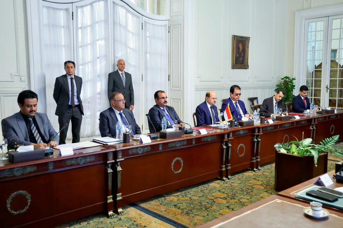 Yemen_PM's tweet photo. #القاهرة | عقدت في العاصمة المصرية القاهرة، اليوم الأحد، أعمال الدورة التاسعة للحوار الاستراتيجي اليمني-المصري، برئاسة دولة رئيس #مجلس_الوزراء وزير الخارجية وشؤون المغتربين الدكتور شائع الزنداني @Shaya_Zindani ، ووزير الخارجية والهجرة وشؤون المصريين بالخارج بجمهورية #مصر العربية الدكتور بدر عبدالعاطي. 🇾🇪 🤝 🇪🇬