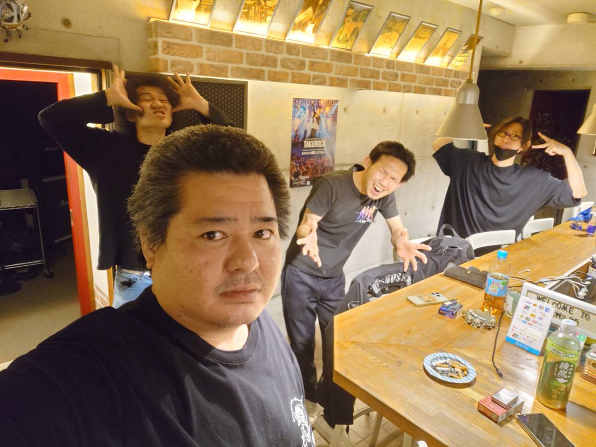 drummerguma's tweet photo. 今日の練習終了！！
今日は先週より暑くなく過ごしやすかったですが、スタジオは激アツでした！
相変わらず最＆高(・∀・)
#練習 #バンド #激アツ #スタジオ #バンド練習 https://t.co/oB7qiF9W72