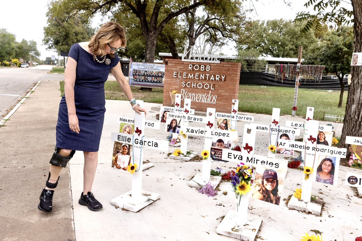 Gabrielle Giffords tweet media