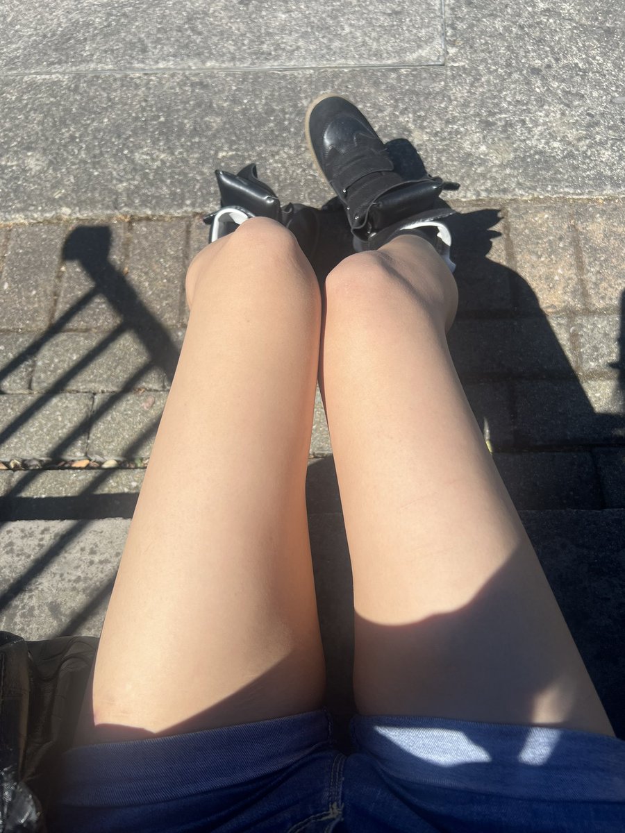 sunusoona's tweet photo. #bodycheck #edtwt im outside !! and yes i have isabel marants 🙈🤤 https://t.co/YY6gDAzrcV