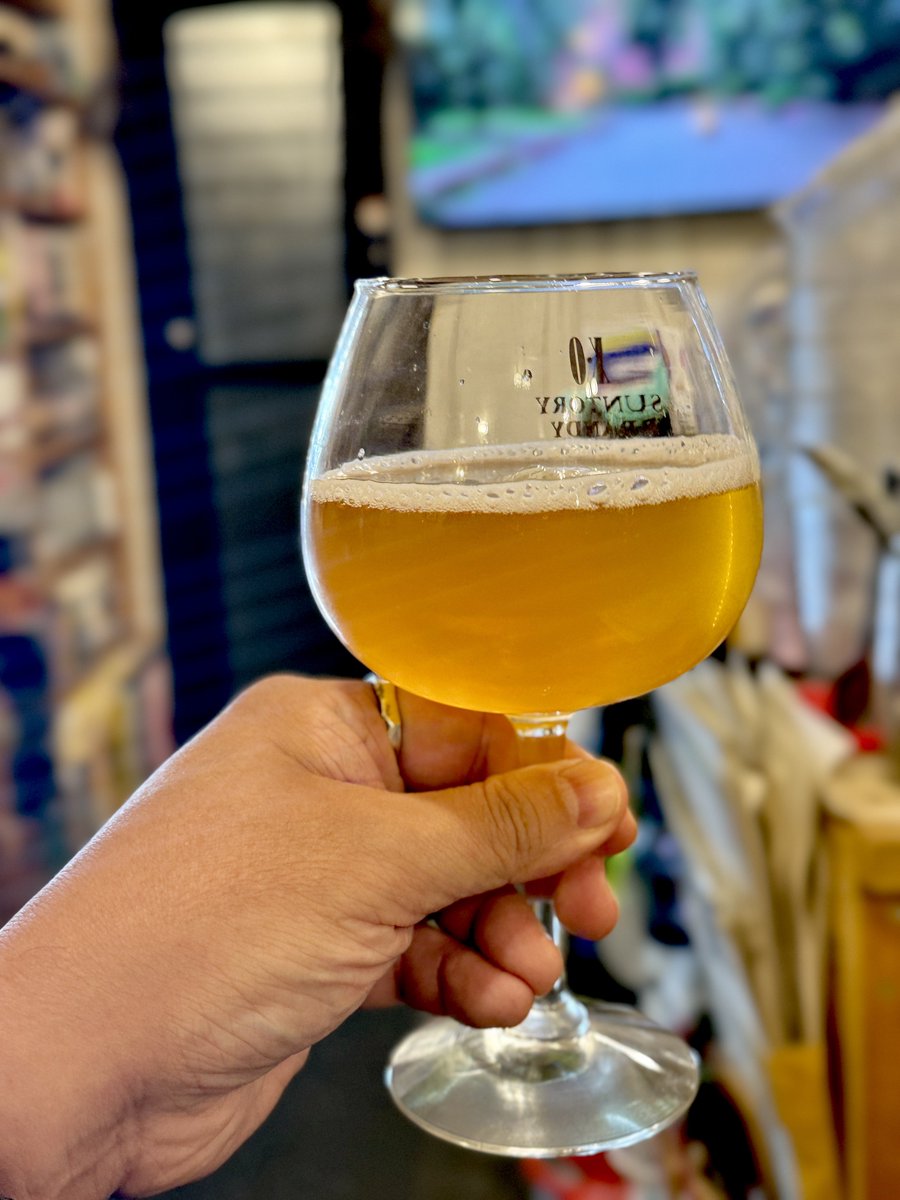 R_I's tweet photo. 先日の『琥珀の夢で酔いましょう Cheers!』でも登場していた、桃ジュースとフルーツビネガー感溢れるランビック
ビールの苦さもランビックの酵母の強いクセもないのでビール苦手な人にも勧めやすいと改めて
#Lindemans Pecheresse Lambic ABV:2.5%
#カンパイリセット
#中年酒劇レヴュークラフトビィル https://t.co/MuqyZAYVDI